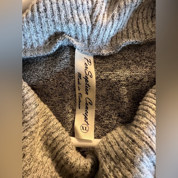 NWT Perseption Concept Gray sweater shirt with button detail on the back. - Picture 6 of 8